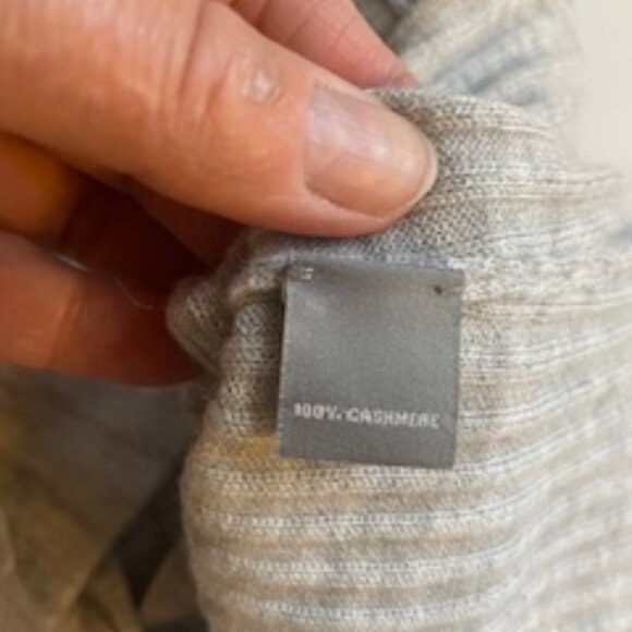 NWOT Neiman Marcus Grey Cashmere Polo Sweater, Size Medium - Picture 4 of 5